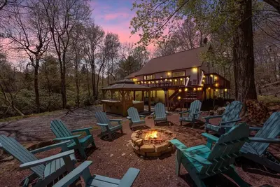 Image de Huge Hot Tub - Game Room