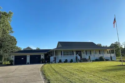 Image de Sunshine Escape: Spacious 6-Bdr Home w/ Patio, Fire Pit & 2 Miles to Marina