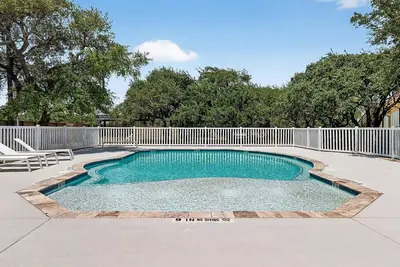 Image de Community pool, pier and boat launch, Bbq, Deck, Fenced yard, Pet Friendly