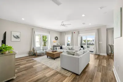 Image de Port St Joe Beach House Marina View - Pet Friendly, Bay Views, Sleeps 8