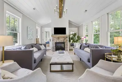 Image de Charming 4-bedroom Harbor-view Luxury Home