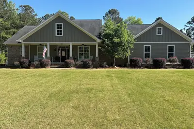 “Nice Catch” Spacious 5-bedroom house in peaceful Appling