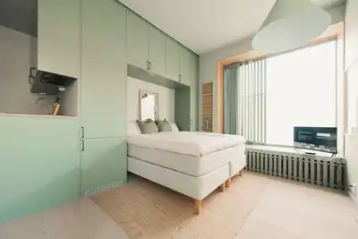Image de Spacious & Cozy Studio Apartment close to the water
