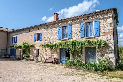 Image de Ecolodge pour 15 Ă 25 pax avec piscine, jacuzzi, sauna, salle de jeux