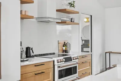 Image de In ground Hot Tub + 2 primary bedrooms w/ ensuites