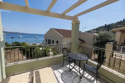 Image de First floor apartment in Kalami with 3 spacious balconies and stunning sea views
