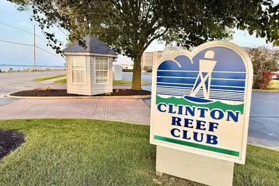 Image de 1 Bedroom Lake Front Condo in Port Clinton - Sleeps 4. Stunning View & Location.