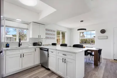 Image de Indian Rocks Beach Gem - Renovated 2br Beach House