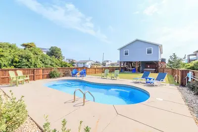 Image de Semi-oceanfront home with a pool and a hot tub!