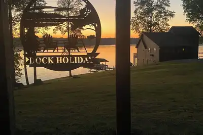 Image de Lakefront Paradise on Lake Martin- Boathouse, Dock, Game Room & More!