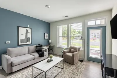 Image de Landing at The Parker Leland - 2 Bedrooms in Do. . .