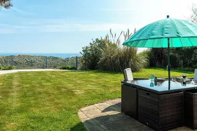 Image de *New* White Horses, front-line Sea Views. Pet-Friendly. Walk to the Beach & Pub!