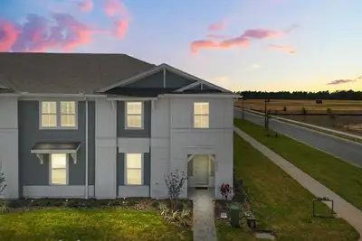 Image de 5 Bedrooms / 4. 5 Bathrooms / Windsor Cay (16033bw)