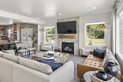 Image de Gorgeous, Brand New home in the heart of Garden City! Perfect location!