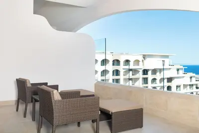 Image de Two Bedroom Suite Ocean View at Villa La Valencia.