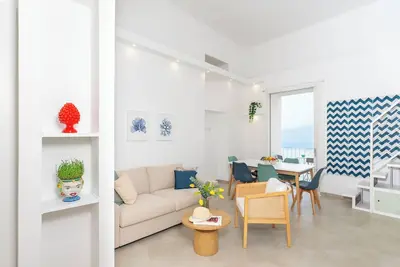 Image de Apartment in the heart of Sorrento coast with sea view & rooftop