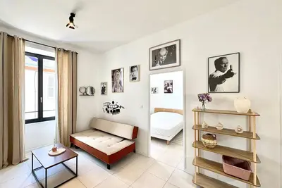 Image de T2 lumineux – 4 pers, lit 160, Nîmes centre, Clim