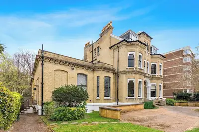 Image de Victorian Villa Apartment | 2Bed | South Facing Balcony | Free Parking