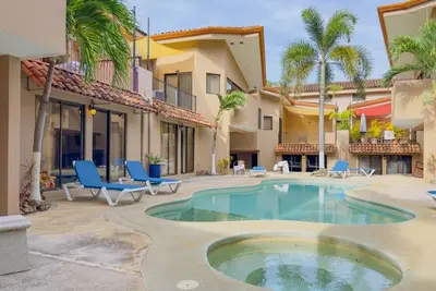 Image de Newly Updated 1-bedroom condo in laid back Playa Ocotal with Ac, WiFi, King Bed