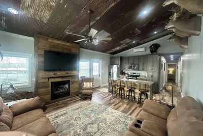 Image de Charming 3-bedroom lodge with Ac, WiFi in tranquil Big Clifty