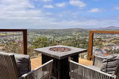 Image de Mountain Top 4 Bdrm Home Along Nature Reserve with Spectacular Views, Ac & WiFi