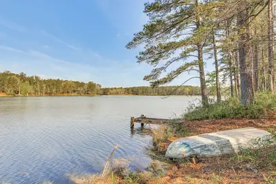 Image de 136 Private Acres: Lakefront Aiken County Home!