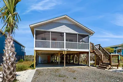Image de Stunning marsh view home with fire-pit and close to beach access