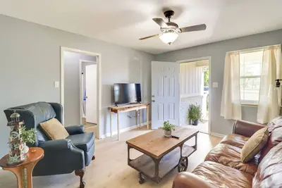 Image de Walk to Eats & Entertainment: Home in Brookhaven