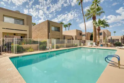 Image de Private Backyard: Sunny Mesa Home w/ Pool Access