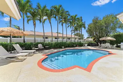 Image de Tropical Oasis Escape with Heated Pool & Bbq