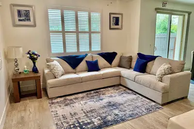 Image de Charming family-friendly 2-bedrooms with Jack & Jill bathroom near Sky River.