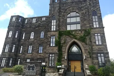 Image de Castle Manor Unit 201 - More units available