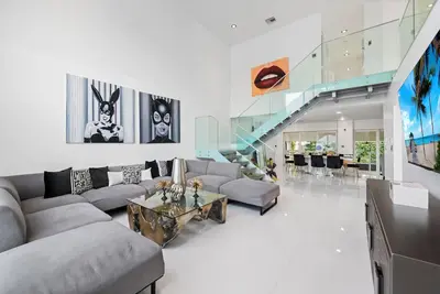 Spacious modern 6-bedroom villa in charming venetian islands