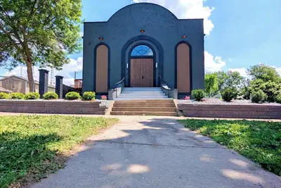 Image de The Chapel - A Unique Space to Gather and Relax; 4 bedrooms; 17 parking spaces
