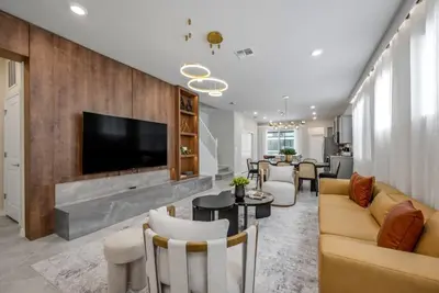 Image de Modern 5 beds/ 5 baths Retreat~Pool