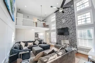 Image de Spacious 6-bedroom house with Fire Pit, and Game room in enchanting Riverdale