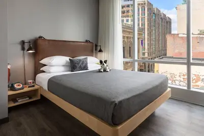 Image de 4 Queen Rooms at Moxy Boston Downtown, Pet-friendly Downtown Getaway!