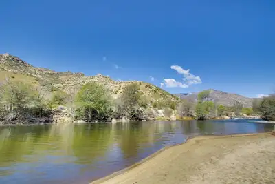 Image de Walk to Riverfront Beach: Kernville Escape