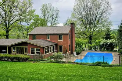 Image de Four Bedroom With Heated Swimming Pool Between Laurel Highlands & Pittsburgh