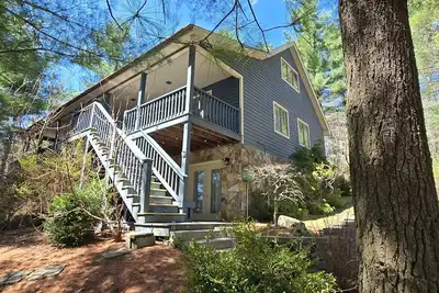 Image de Tall Pines- 5-bedroom with hot tub and dock slip!
