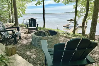 Image de Lake House Cabin 3br/2ba Sleeps 6 Water Front With Private Boat Dock for Fishing