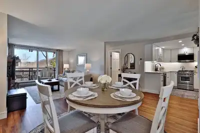 Image de Experience the ultimate Vermont getaway at our cozy 1br/1ba ski-in/ski-out condo in Killington