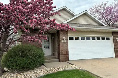 Image de 2-bedroom townhome in prime location in Iowa City with Ac, WiFi