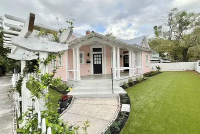 Image de Designer 1br Pink House - by RiverWalk, Armature, Ybor City, Amelia Arena, Airpt