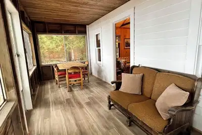 Image de Cottage Number \"1\" is a Terrific 2-bedroom cottage on Hubbard Lake
