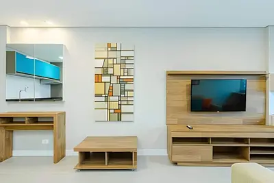 Image de 7Th Avenue, 1-bedroom luxury apartment with air conditioning and garage.