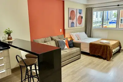 Image de Studio with office desk, next to Curitiba shopping center