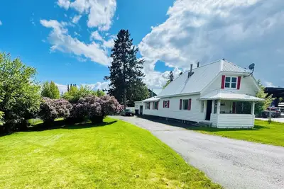 Image de 30-Day Min, Walking Distance to Downtown & Lake + Pet Friendly!