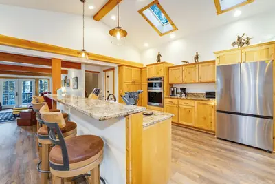 Image de Cozy Whitefish Cabin With Lake Views Near Downtown, City Beach & Ski Resort