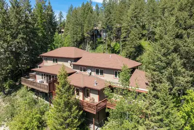Image de 1. 5 miles from Ski Lift for  Mountain Resort & Views of Whitefish Lake + Hot Tub!